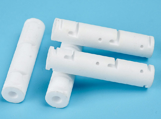 Hoogwaardige 95% aluminiumoxide keramische onderdelen Goede geleidbaarheid Mechanische sterkte