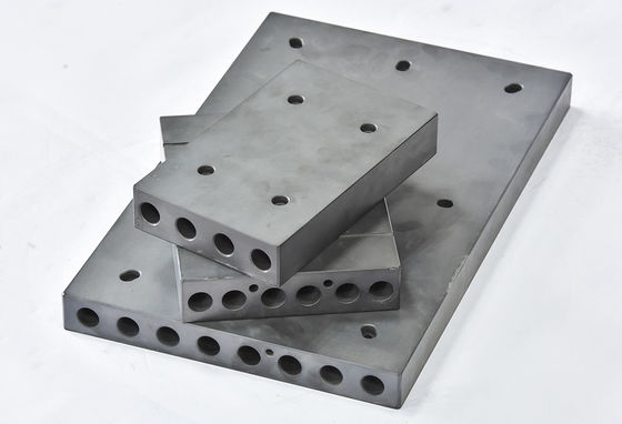 De INDUSTRIËLE CERAMISCHE KOKERS van de het CARBIDEmatrijs van het DELENsilicium, Asferisch glas die hete het vormen zich matrijs vormen (matrijzenkoker)